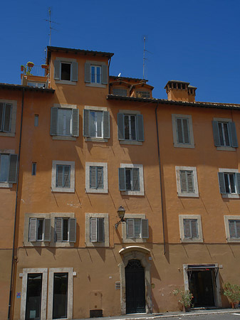 Piazza S. Salvatore di Lauro Fotos