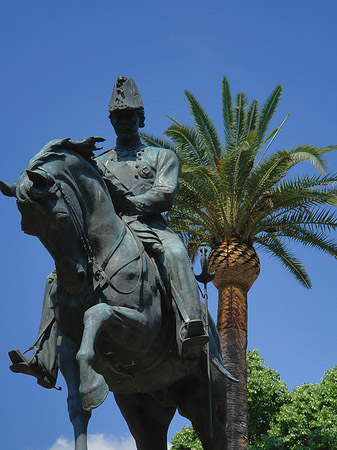 Statue von Carlo Alberto