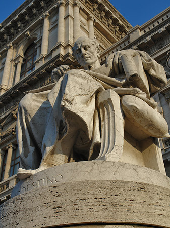 Statue von Modestino Foto 