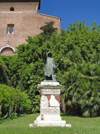 Statue von Cola di Rienzo