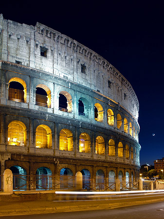 Foto Kolosseum mit Straße - Rom