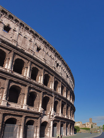 Kolosseum mit Straße