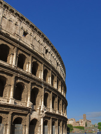 Kolosseum mit Straße