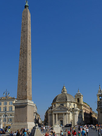 Obelisk und Löwenbrunnen Fotos