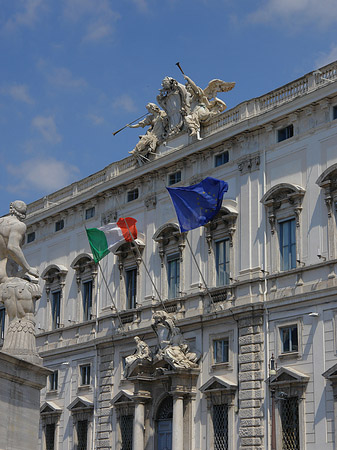 Dach des Gerichts Fotos