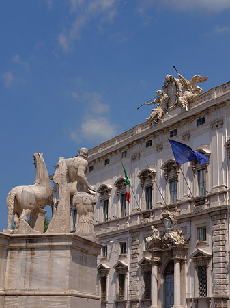 Dach des Gerichts Foto 