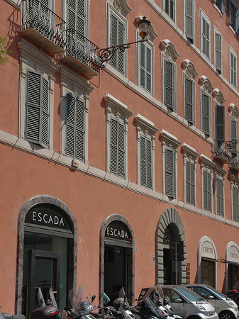 Foto Mofas vor Escada - Rom