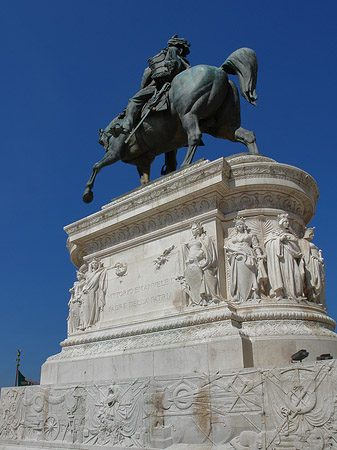 Bronzestatue von Victor Emmanuel