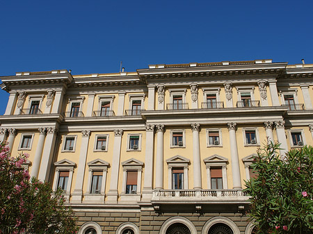 Piazza Cavour Foto 