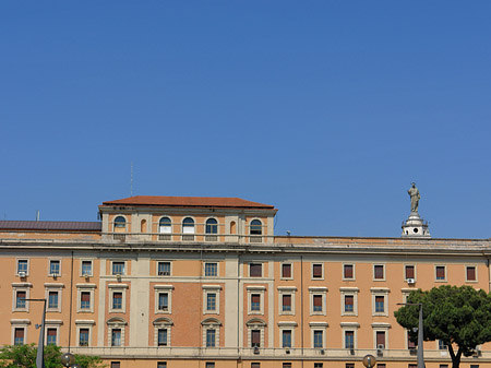 Fotos Gebäude am Bahnhof
