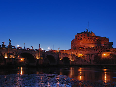 Burg und Brücke Foto 