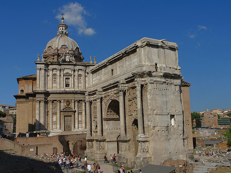 Foto Triumphbogen mit der Santi Luca e Martina