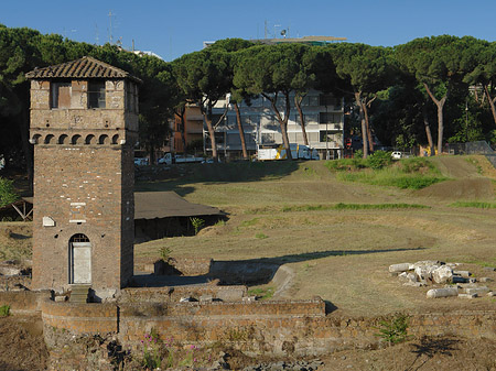 Ruine der ehemaligen Südtribüne Foto 