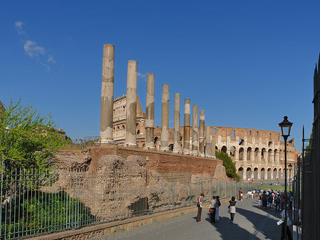 Foto Kolosseum mit dem Forum Romanum - Rom