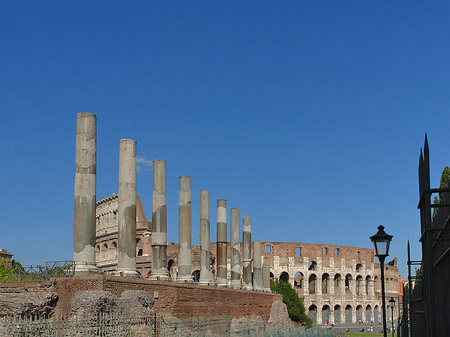 Foto Kolosseum mit dem Forum Romanum - Rom