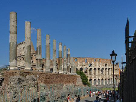 Foto Kolosseum mit dem Forum Romanum - Rom