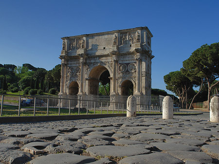 Konstantinsbogen mit Pflastersteinen