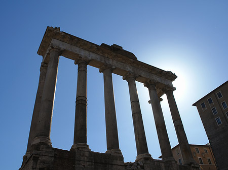 Foto Rostra mit blauem Himmel