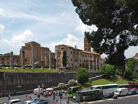 Foto Tempel der Venus mit Straße