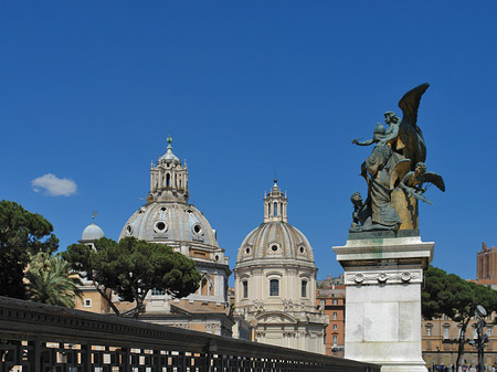 Foto Statue vor der Santa Maria Loreto