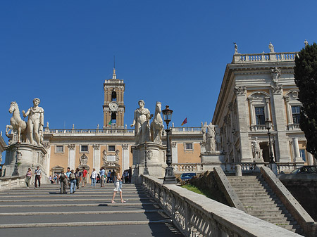 Statuen der Dioskuren Fotos
