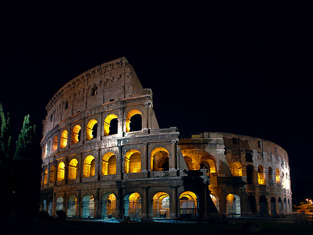 Kolosseum bei Nacht Fotos
