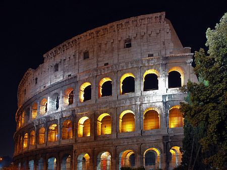 Kolosseum bei Nacht