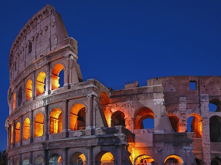Kolosseum bei Nacht Fotos