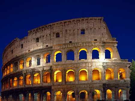 Kolosseum bei Nacht Fotos