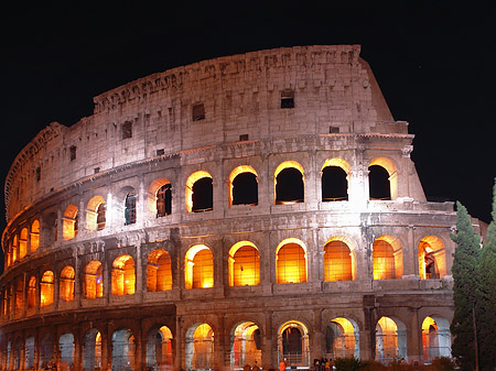 Kolosseum bei Nacht Foto 