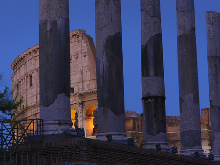 Säulen in der Dämmerung