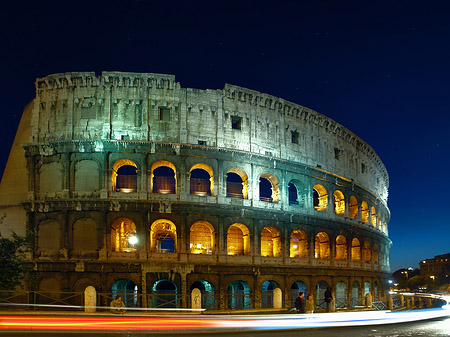 Fotos Kolosseum mit Straße | Rom