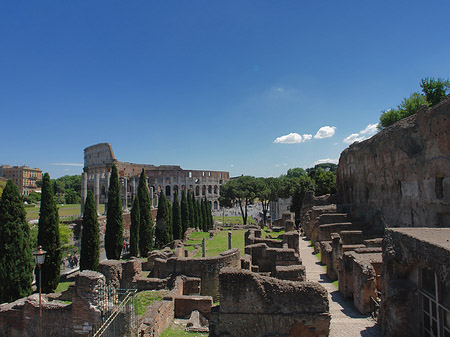 Foto Kolosseum mit dem Forum Romanum - Rom