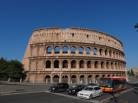 Fotos Kolosseum mit Straße | Rom