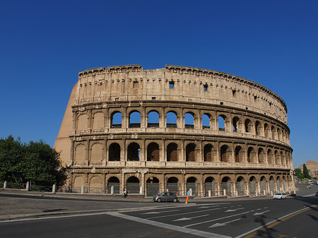 Foto Kolosseum mit Straße