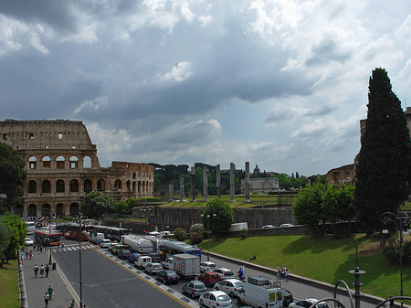 Fotos Kolosseum mit Straße
