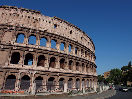 Kolosseum mit Straße