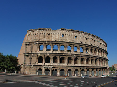 Kolosseum mit Straße