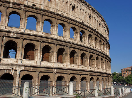 Fotos Kolosseum mit Straße | Rom