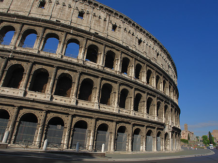 Fotos Kolosseum mit Straße | Rom