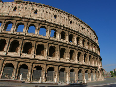 Kolosseum mit Straße Foto 