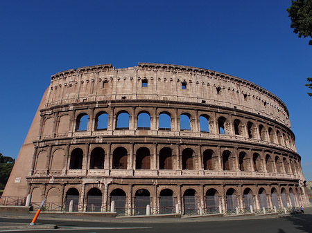 Foto Kolosseum mit Straße
