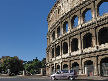 Foto Kolosseum mit Straße - Rom