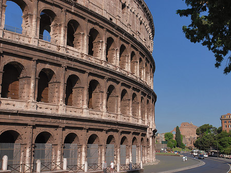 Kolosseum mit Straße