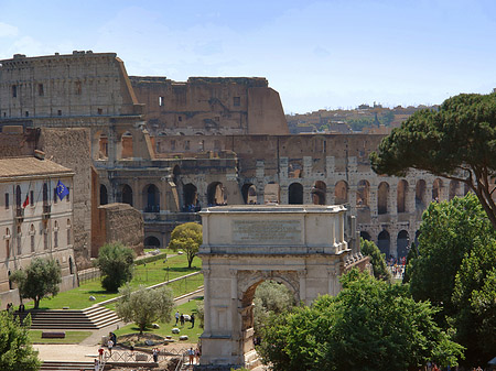 Fotos Kolosseum mit dem Titusbogen | Rom