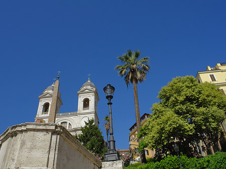 Foto S. Trinita dei Monti mit Obelisk