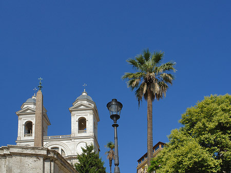 S. Trinita dei Monti mit Obelisk Fotos