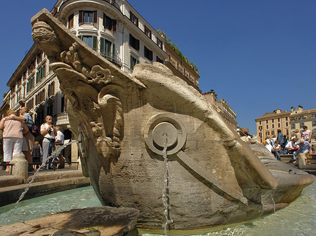 Schiff im Barcaccia Brunnen Foto 