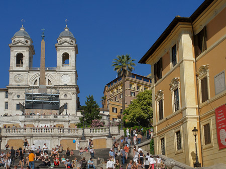 Foto Treppe mit Kirche