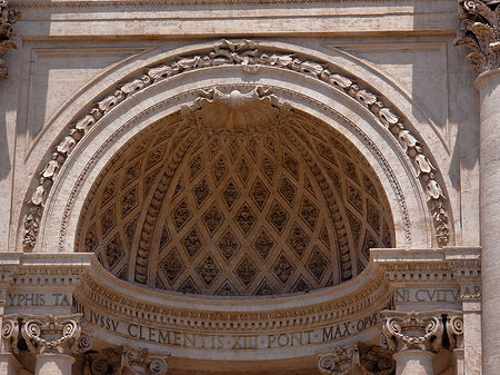Details am Trevibrunnen